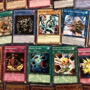 Blue-Eyes White Dragon + 200 Yugioh Cards!